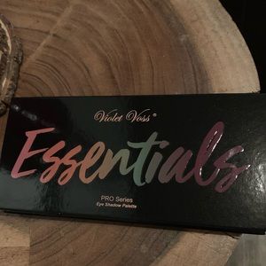 Violet Voss shadow palette